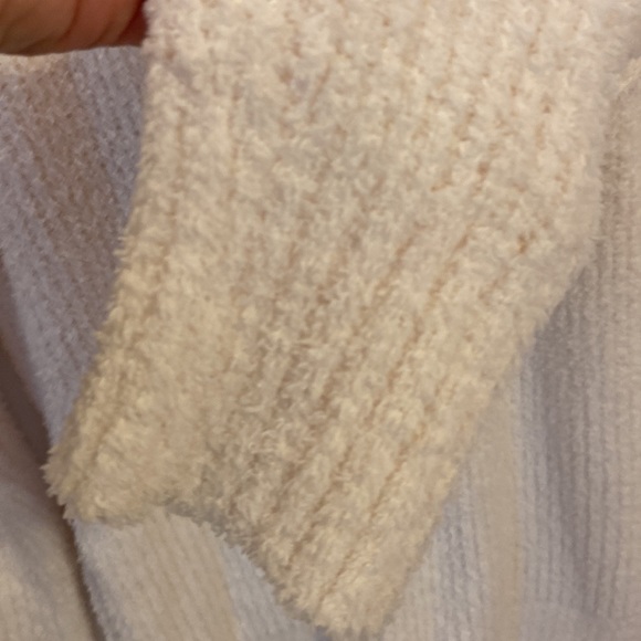 White Soft & Cozy CARDIGAN 💖 - Picture 4 of 8